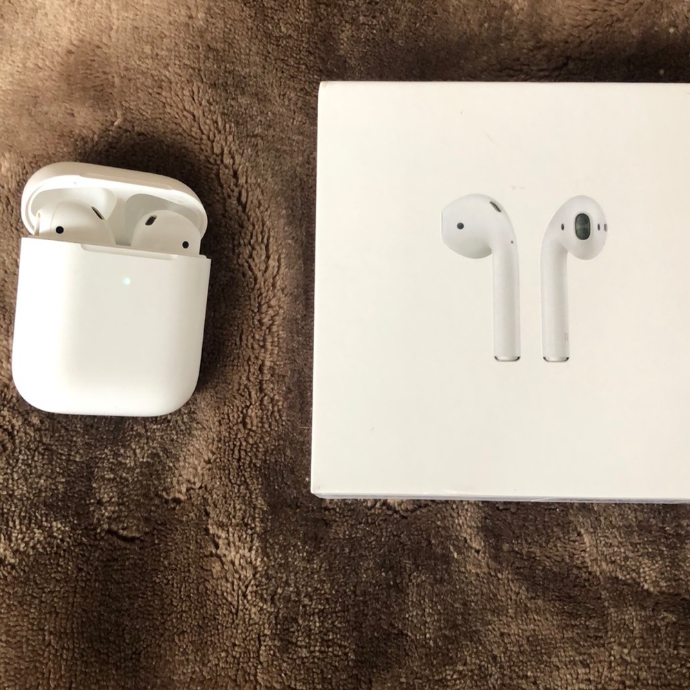 Airpods with wireless charging case